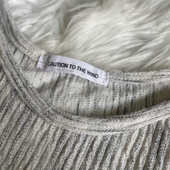 Caution to the Wind | Women’s Medium Heather Gray Cropped Ribbed Tank with Tie - Picture 5 of 8